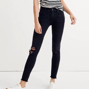 9" Rise Skinny Jeans in Black Sea
